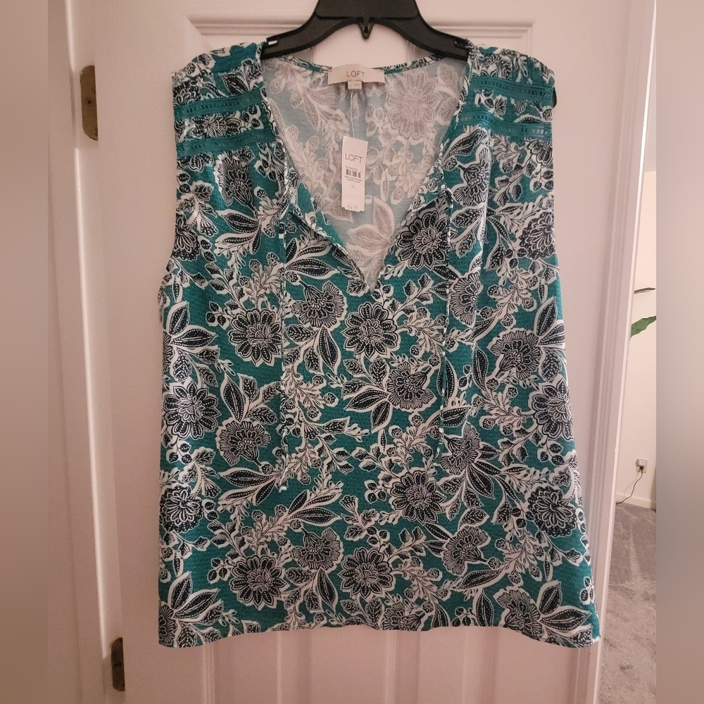 NWT Floral Loft Blouse